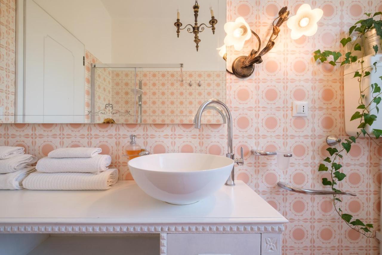 Fabula Rooms 3 Suites With Private Bathroom Bologna Ngoại thất bức ảnh