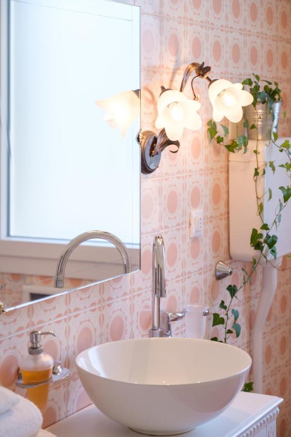Fabula Rooms 3 Suites With Private Bathroom Bologna Ngoại thất bức ảnh